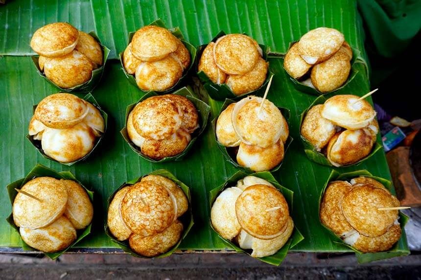 https://www.travelvui.com/wp-content/uploads/2016/08/Thai-sweet-rice-cake-bangkok-860x573.jpg